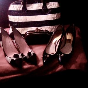 I am selling 1 pair of women size 9 dress shoes